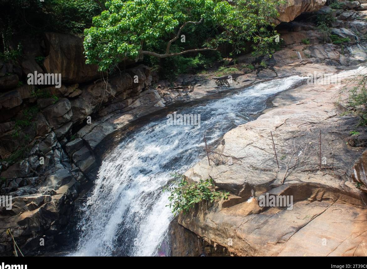 aanaivari muttal waterfalls