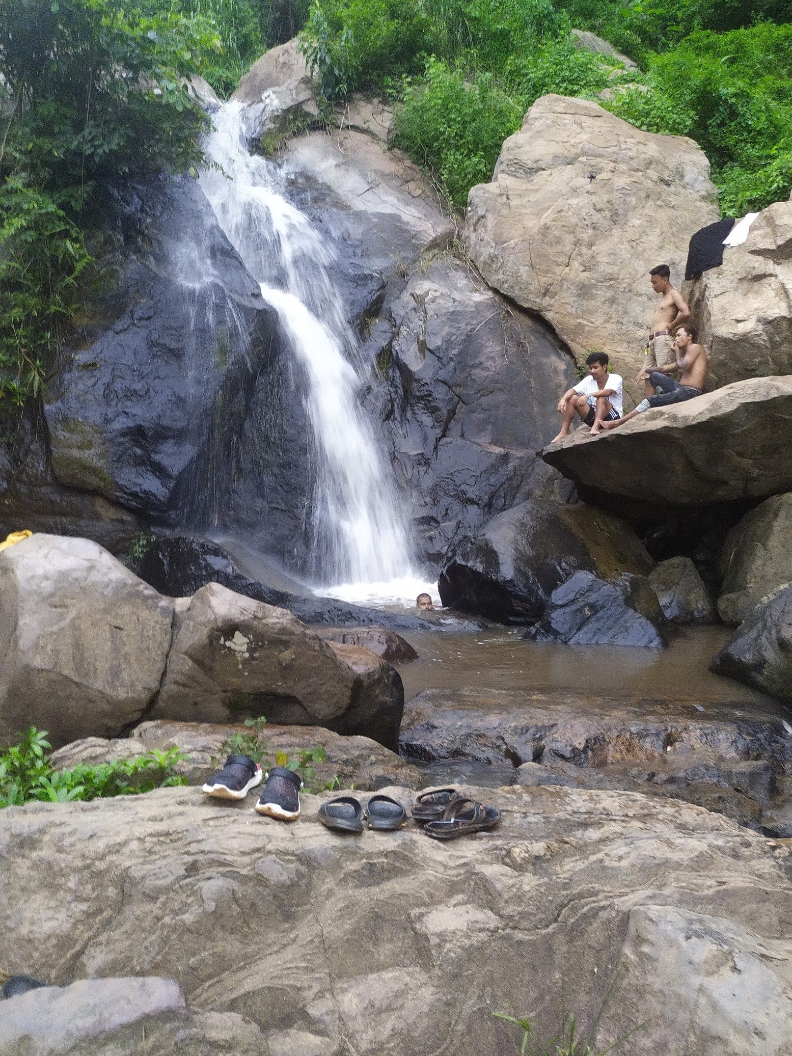 amsing jorabat waterfall