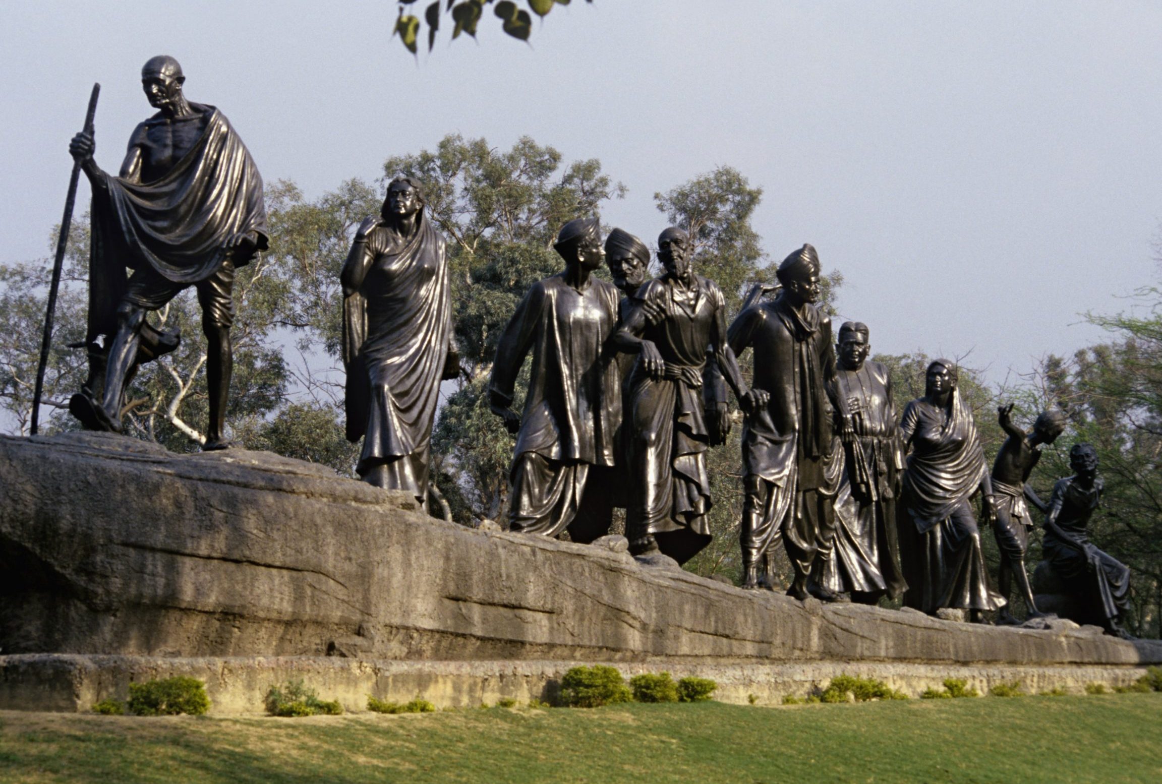 dandi march statue 1