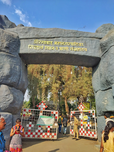 Siddharth Garden Parking