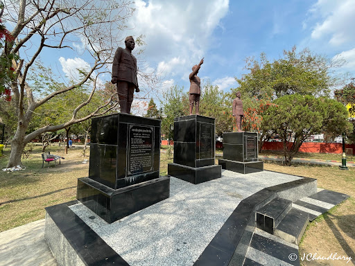 Freedom fighters statue
