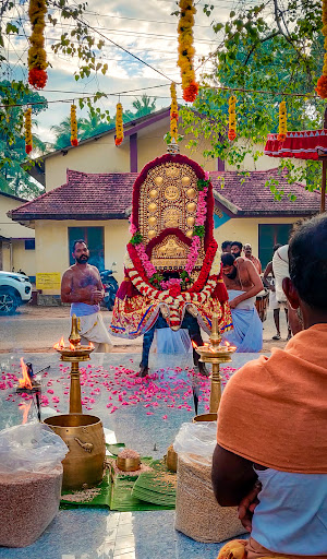 Vathikulangara Temple Pond