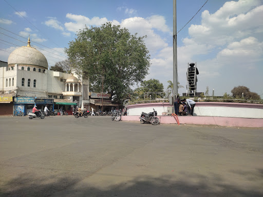 Mahatma Phule Statue
