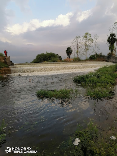 Anthiyur lake water falls