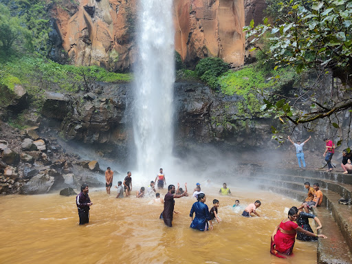 Rautwadi Waterfall, Radhanagri