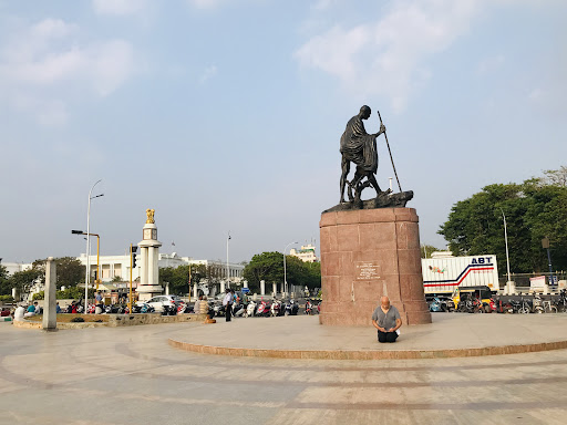 Mahatma Gandhi Statue