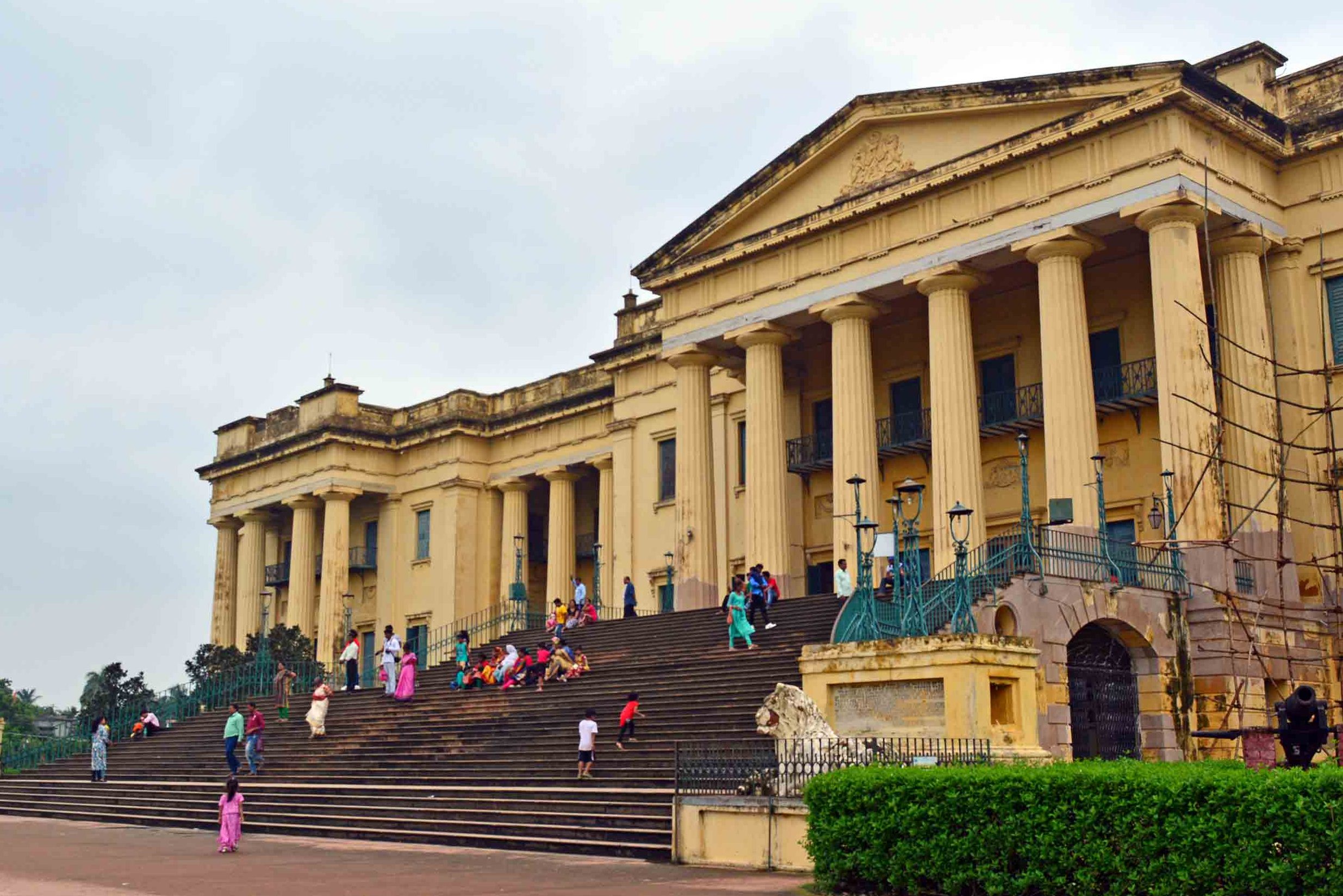 hazarduari palace museum
