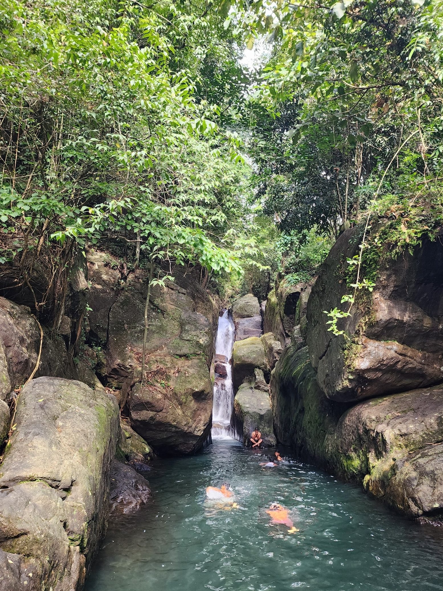 kadavupuzha aruvi waterfalls