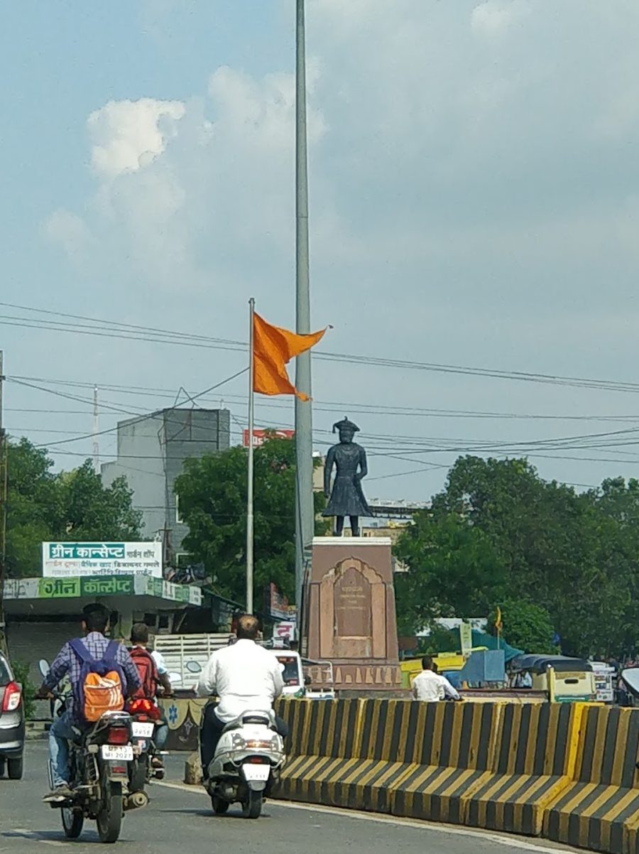 maharaja yashwant rao statue