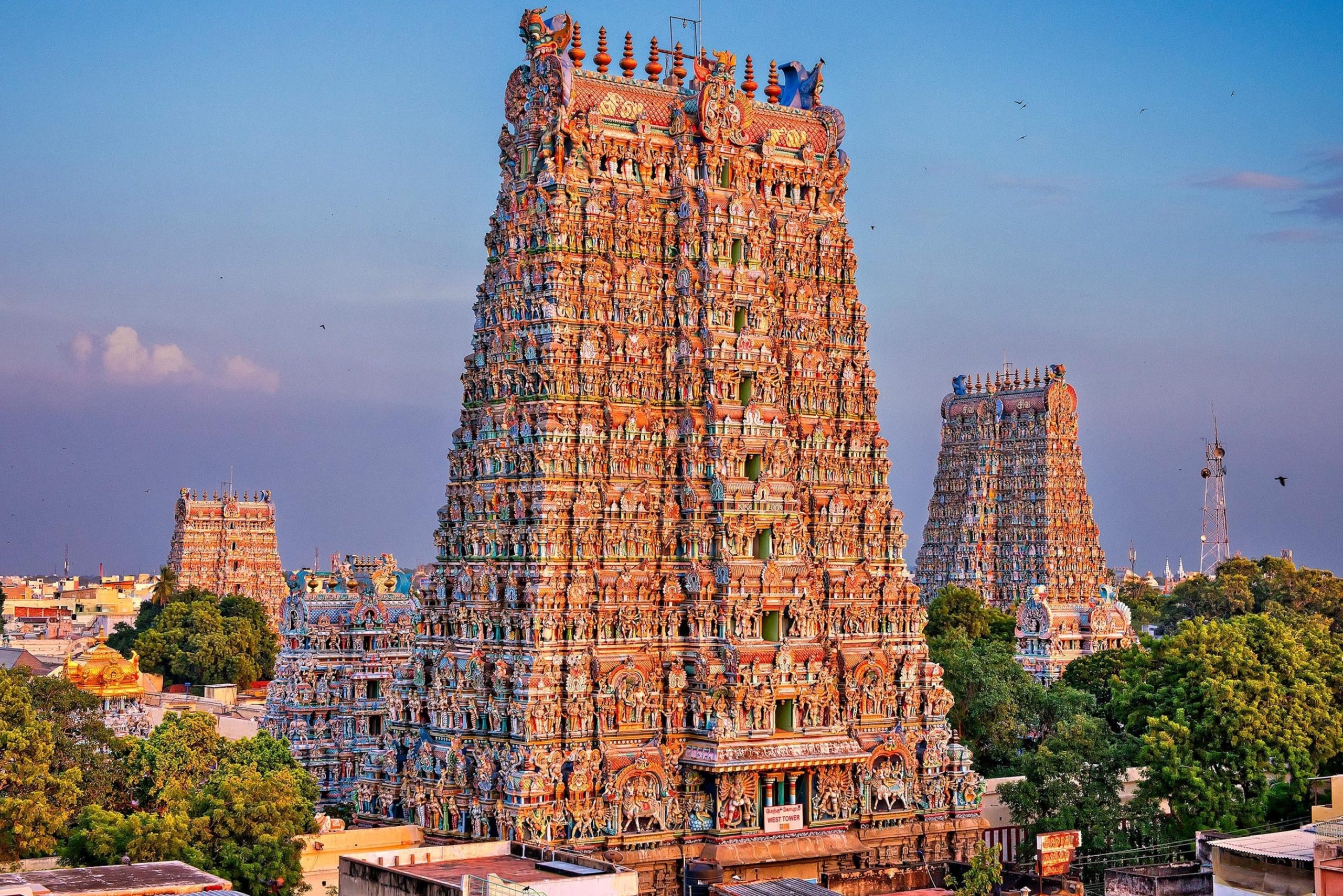 meenakshi amman temple scaled