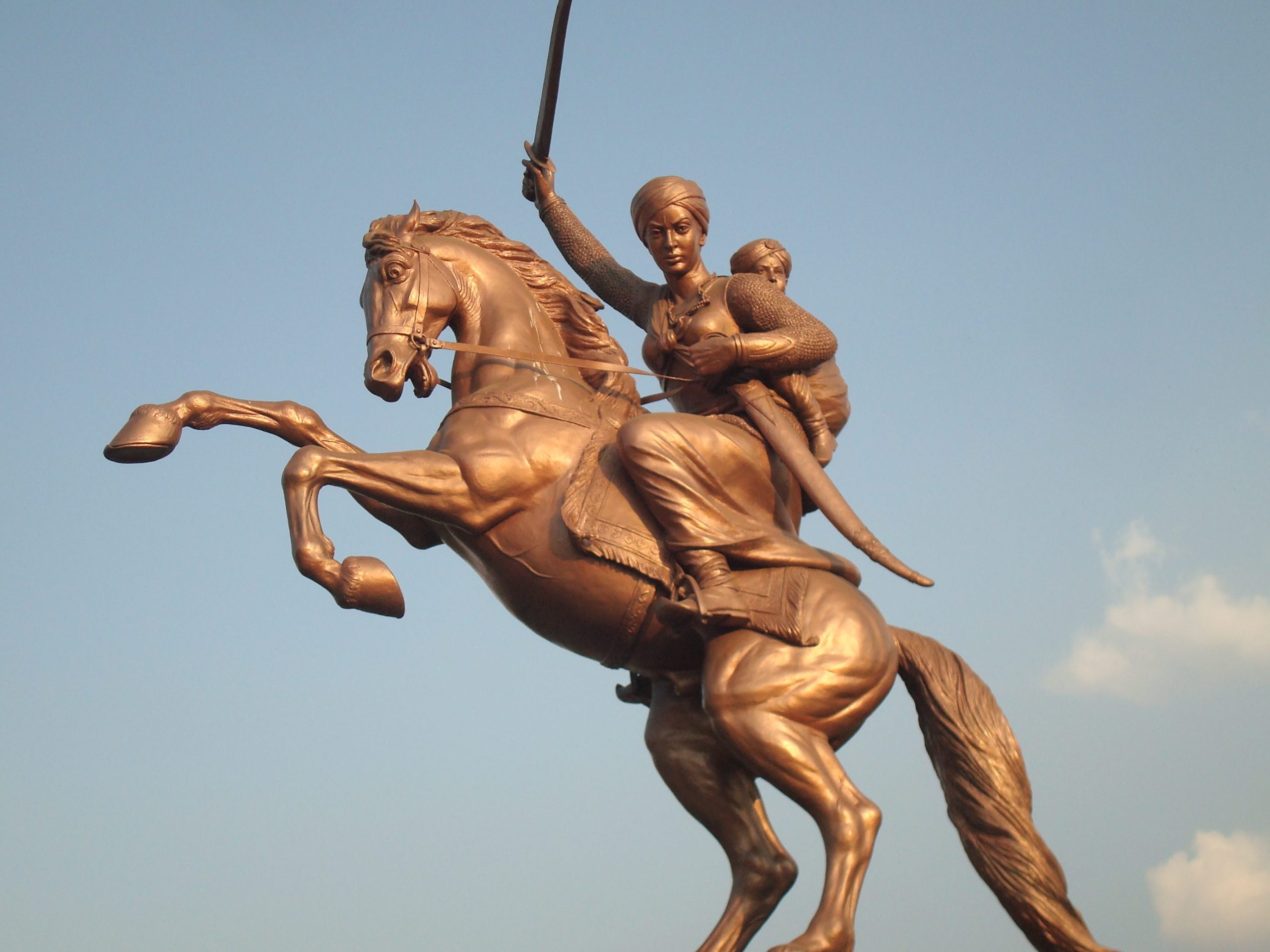 rani lakshmi bai statue scaled