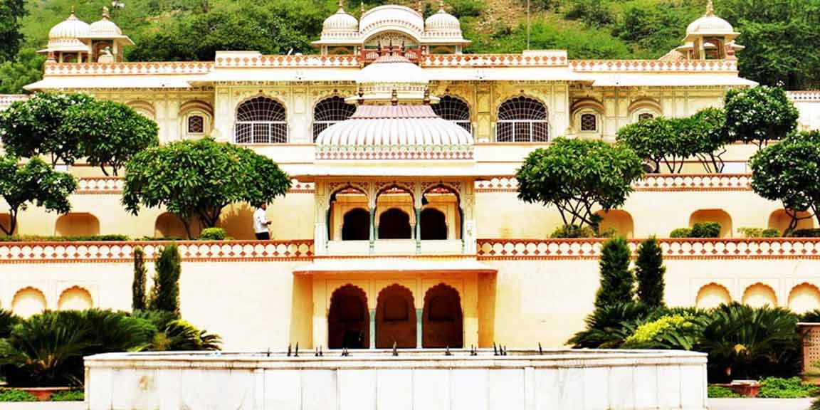 sisodia rani ka bagh