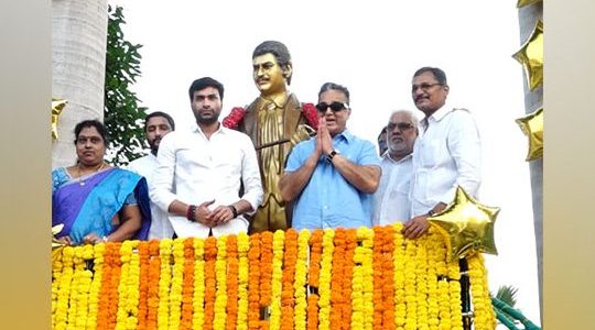 super star krishna statue vijayawada