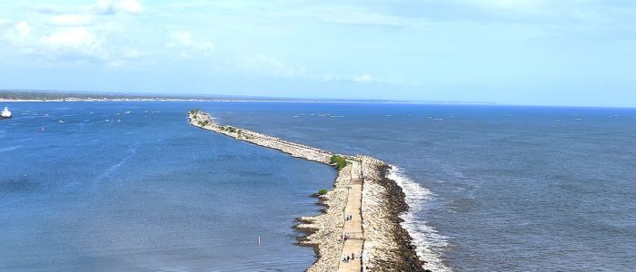 thangassery breakwater tourism