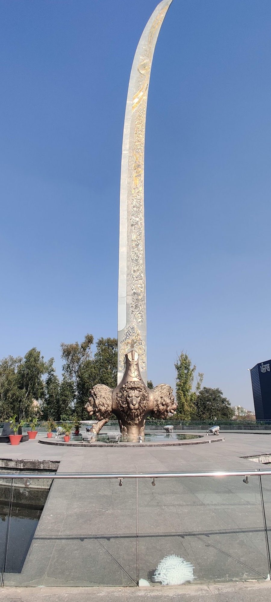 the sword obelisk amritsar