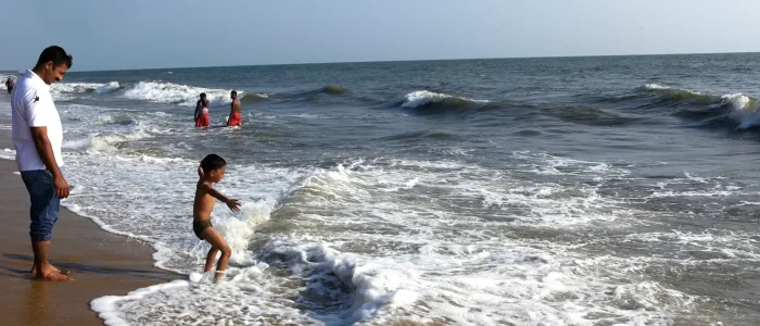 thirumullavaram beach