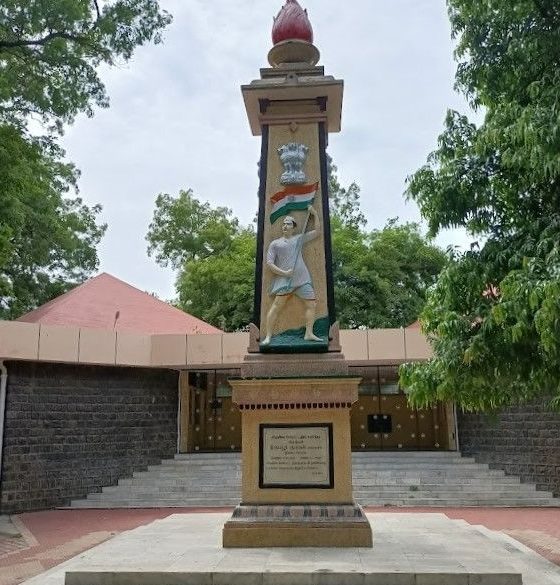 tiruppur kumaran memorial pillar