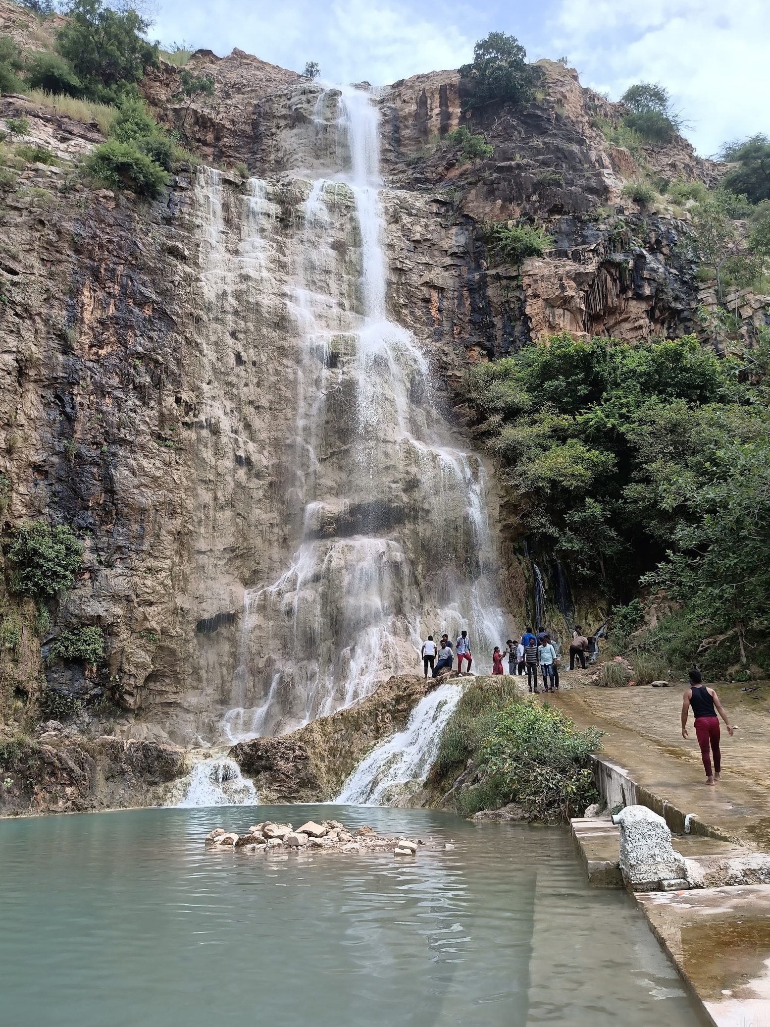 yadiki kona waterfalls